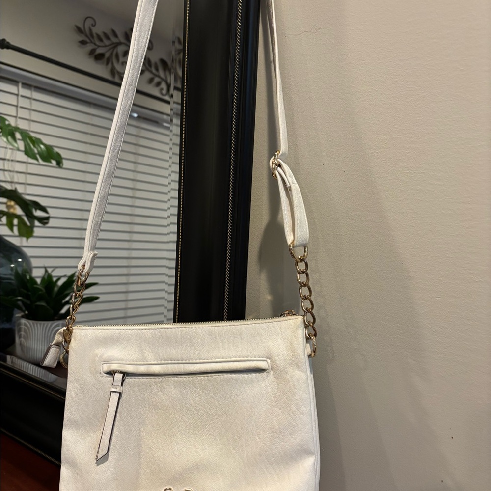 Jessica Simpson -White Crossbody bag